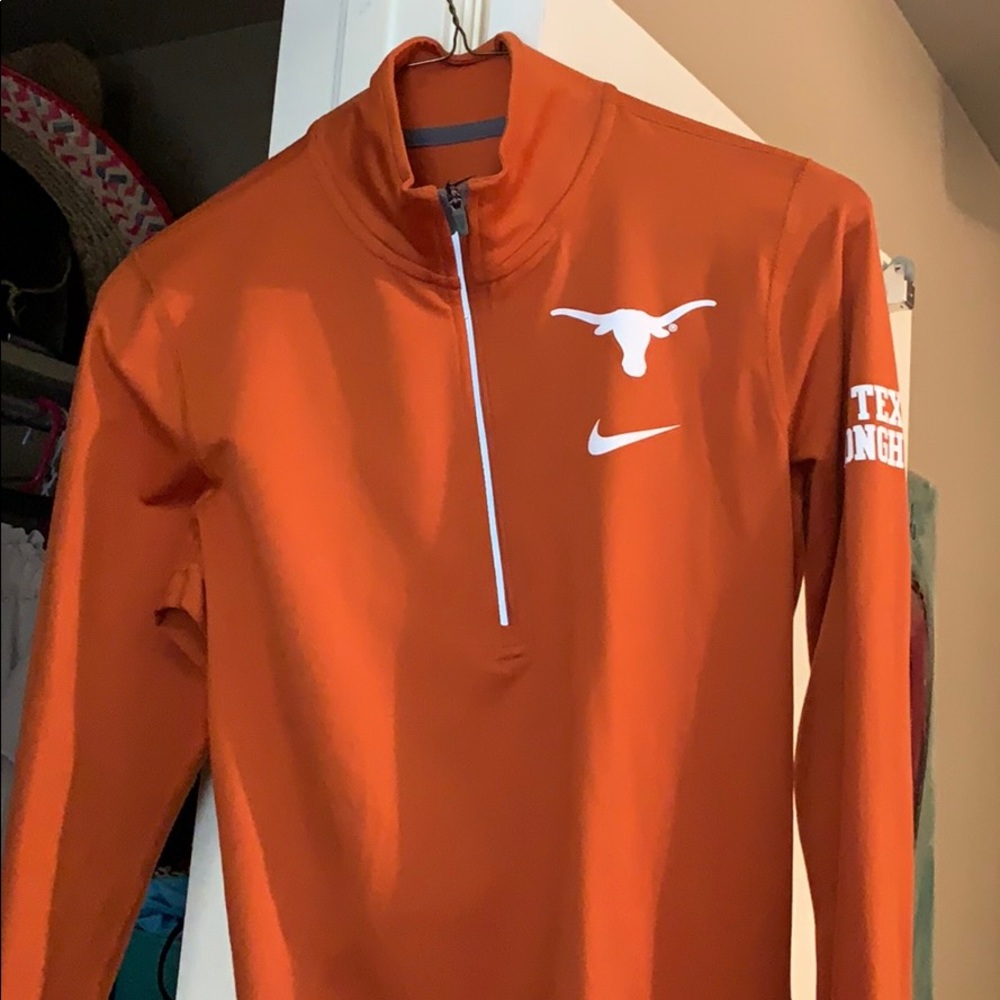 NWOT Small fitted dry fit pullover